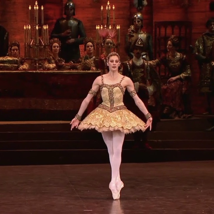 The identity of a choreographic work put to the test by French technique and the Vaganova&nbsp;method